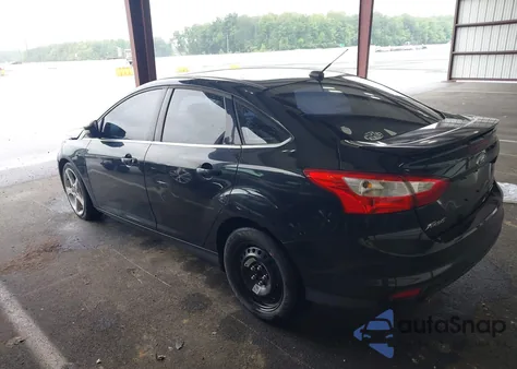 2013 Ford Focus Titanium z USA, uszkodzony, nr VIN 1FADP3J22DL150622